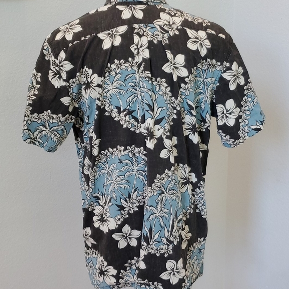 Barefoot in Paradise Hawaiian Shirt XL Tall - Picture 3 of 4